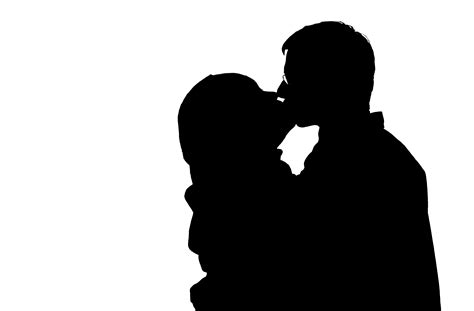 Poljubljanje, če je dobra kemija Spolni zmenki Magburaka